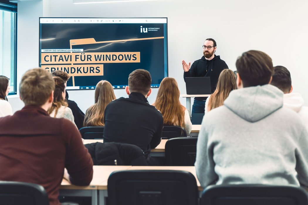 12021-12-15-iuhamburgtag2-00431-edit