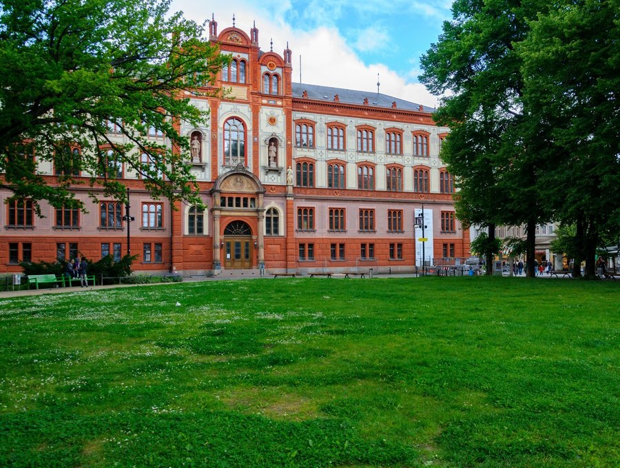 DSC_1427-Verbessert-SR_Universitaet